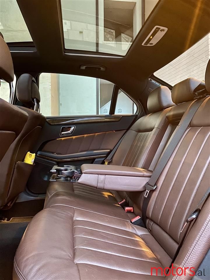 2011' Mercedes-Benz E 350 photo #2