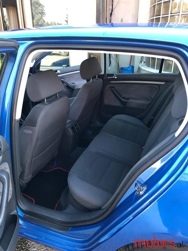 2004' Volkswagen Golf photo #5