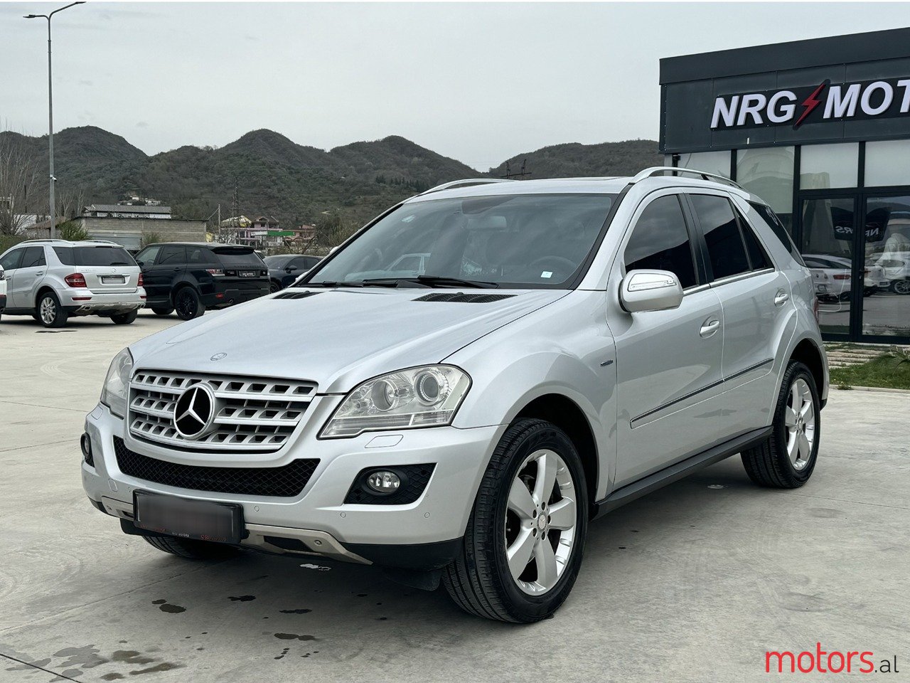 2010' Mercedes-Benz ML 300 photo #1