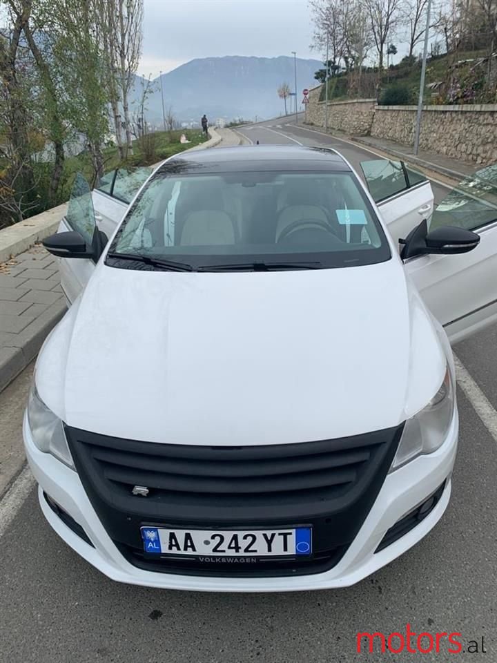 2010' Volkswagen Passat photo #1