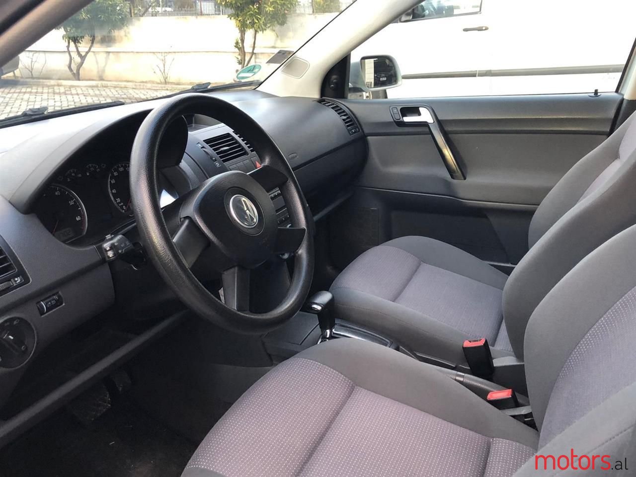 2005' Volkswagen Polo photo #5