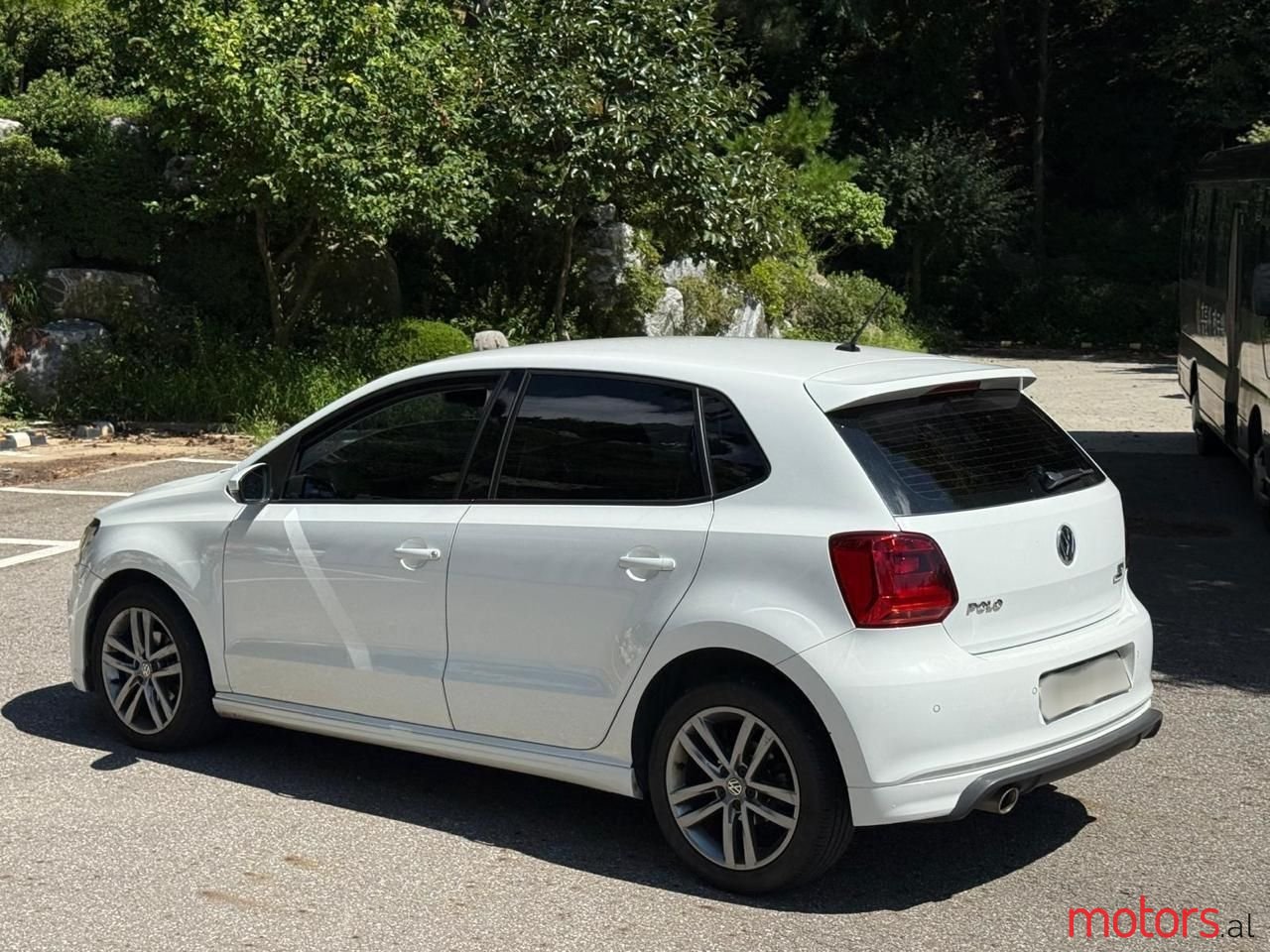 2015' Volkswagen Polo photo #3