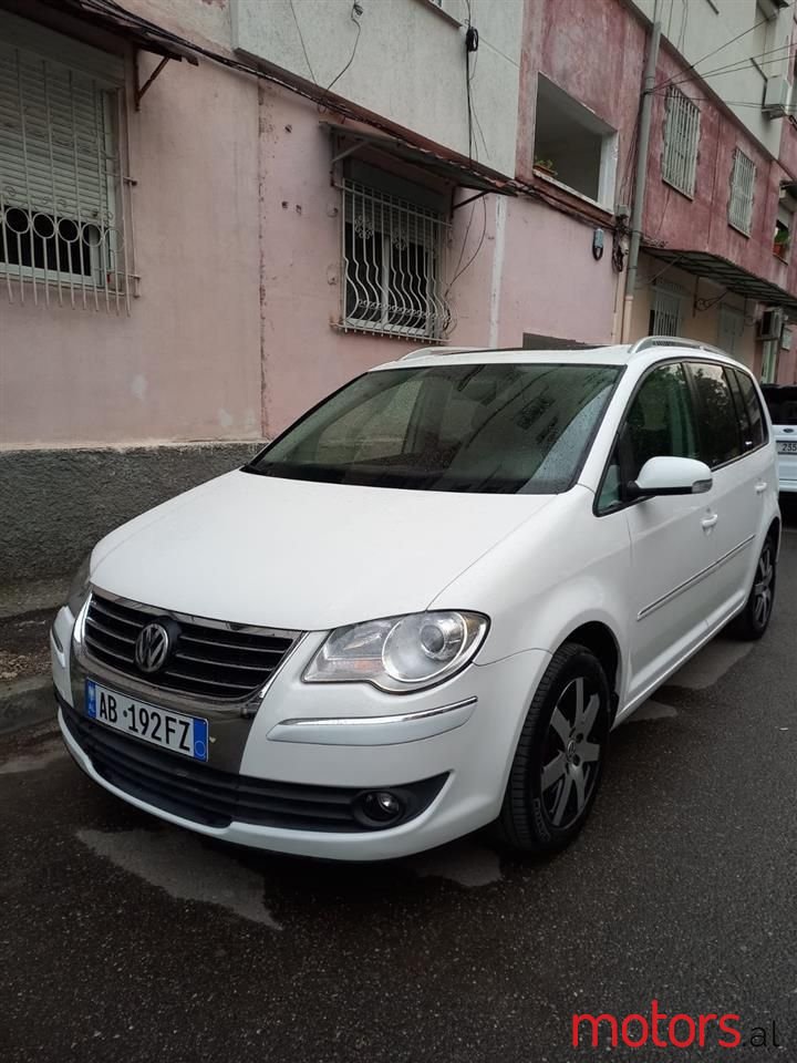 2008' Volkswagen Touran photo #2