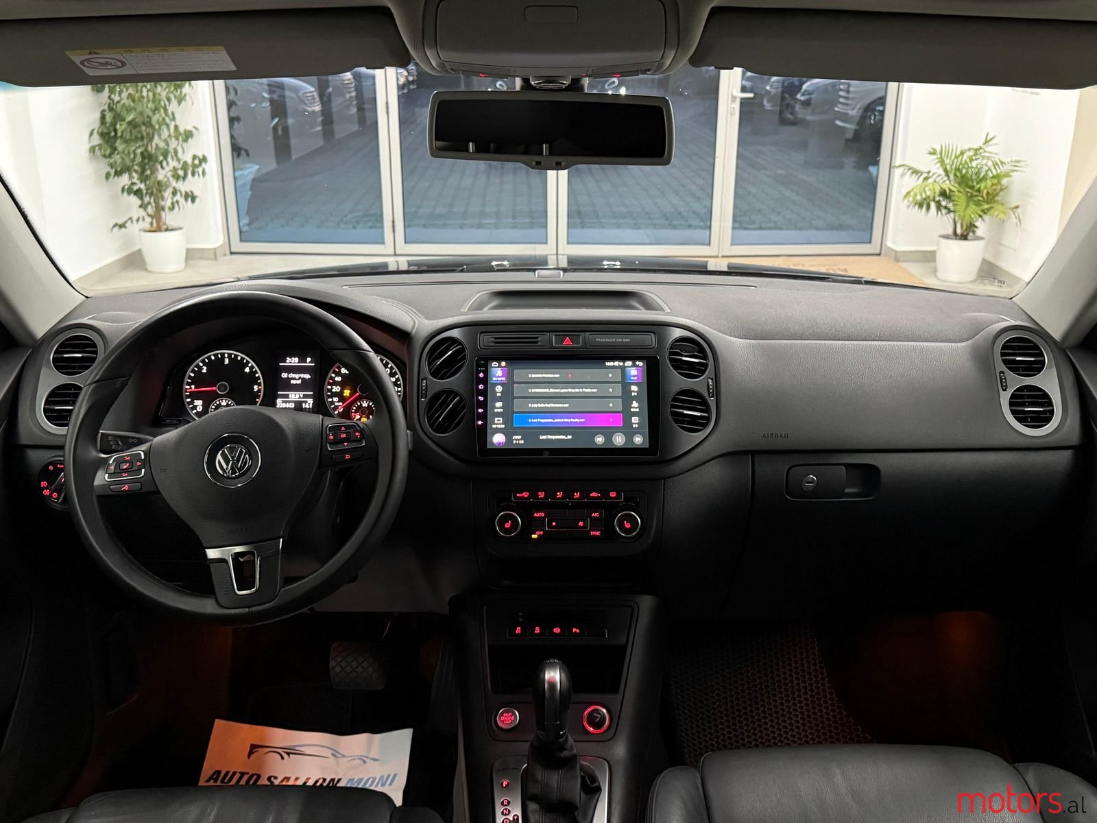 2015' Volkswagen Tiguan photo #3