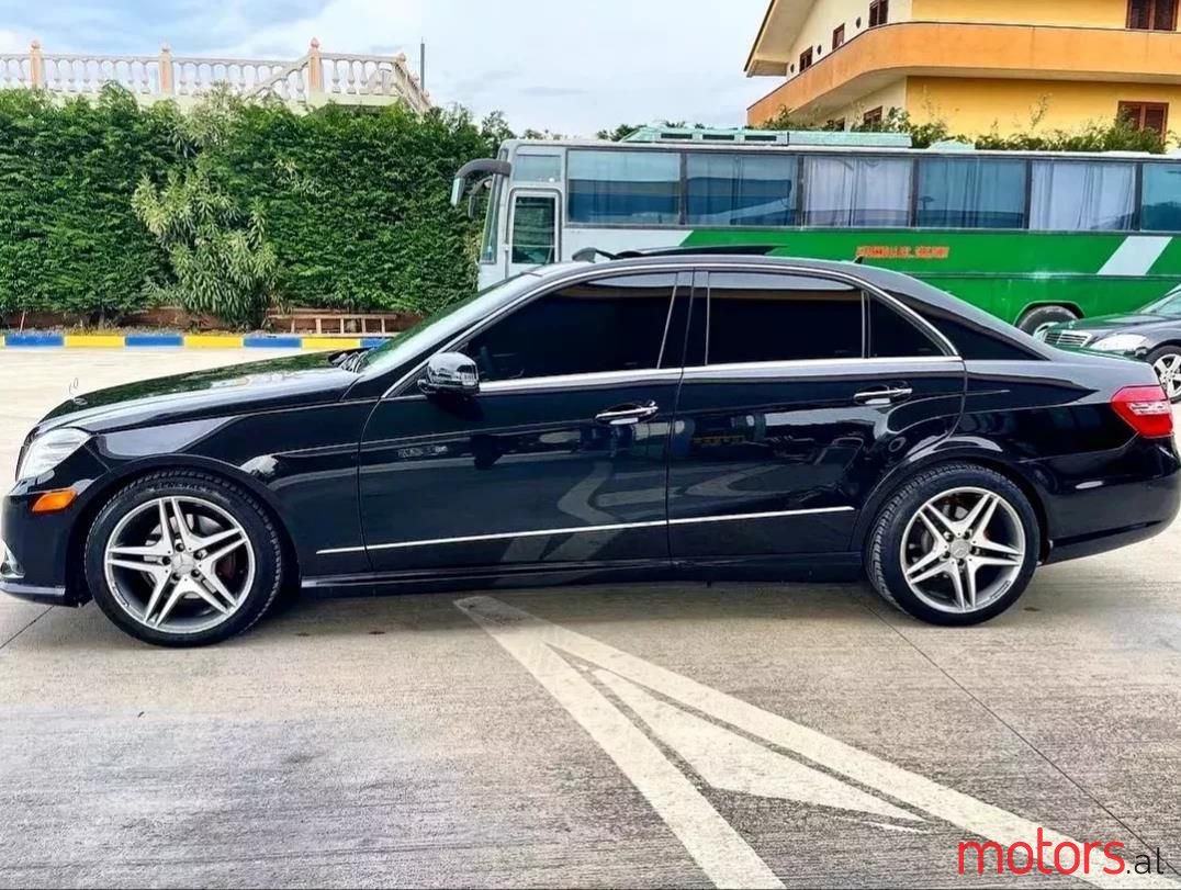 2011' Mercedes-Benz E 350 photo #3