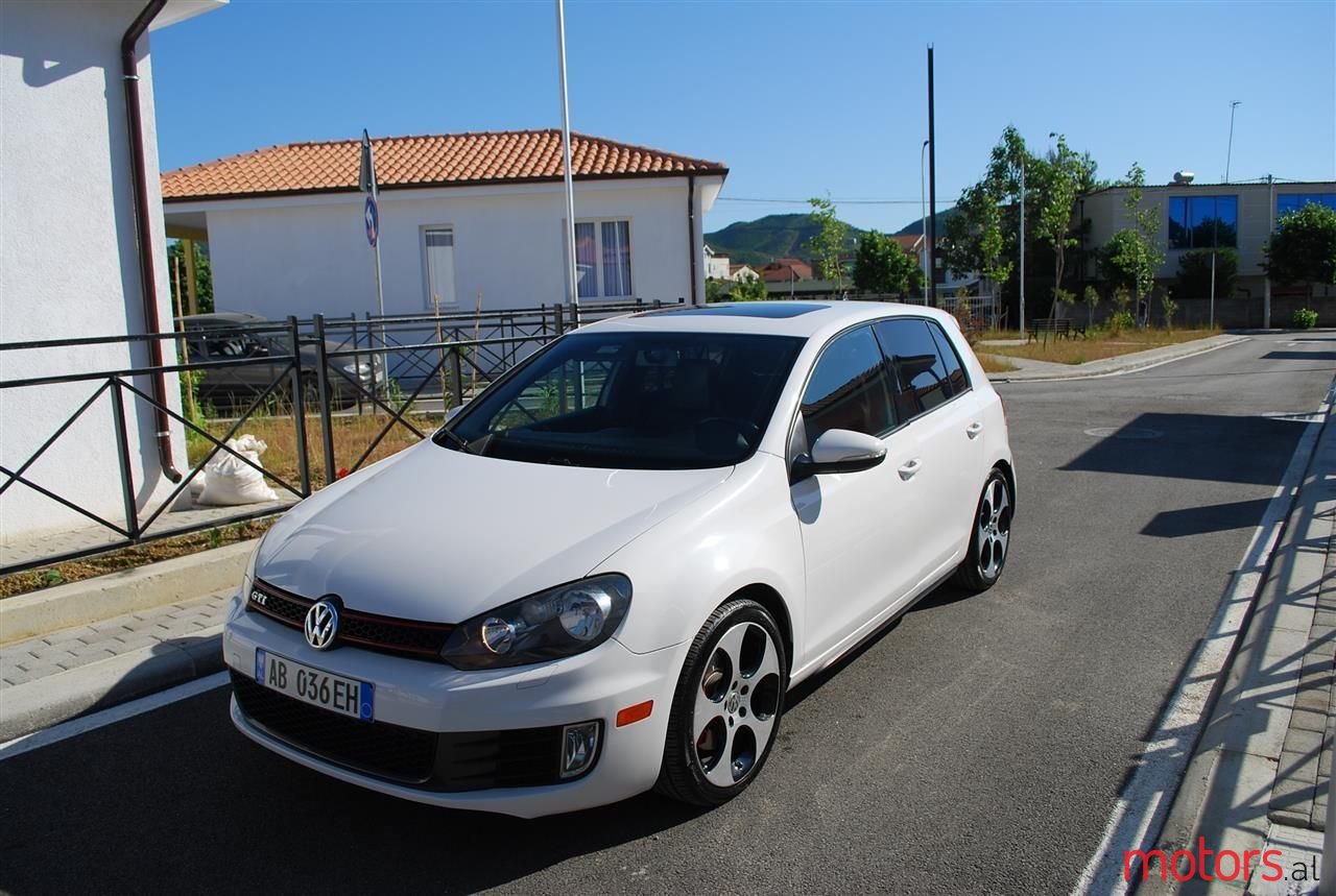 2010' Volkswagen Golf photo #6
