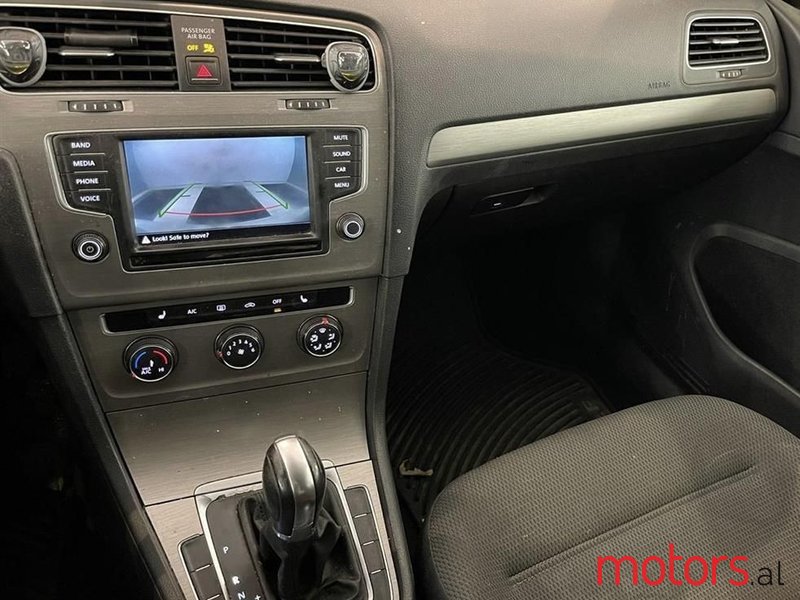2016' Volkswagen Golf photo #1