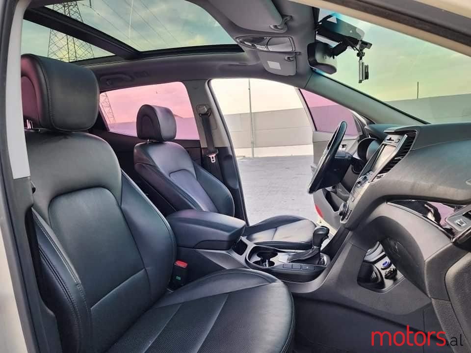 2012' Hyundai Santa Fe photo #4