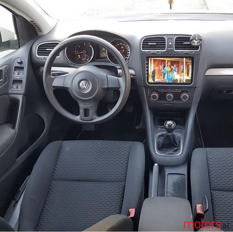 2010' Volkswagen Golf photo #3