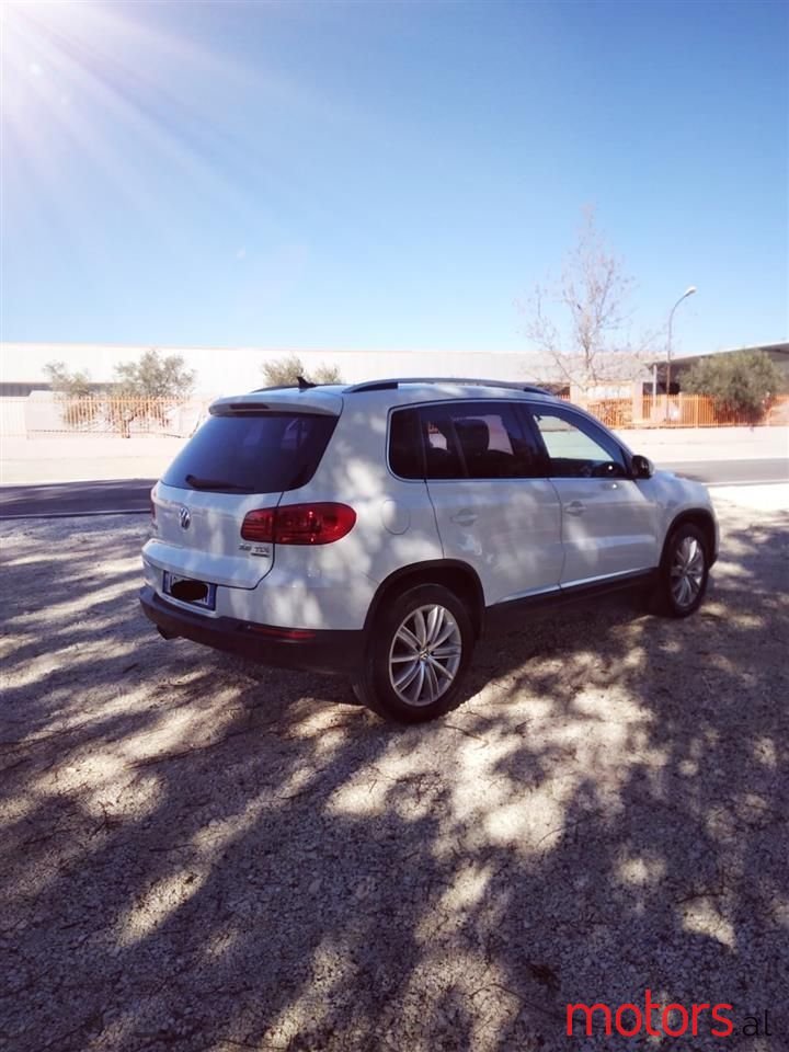 2015' Volkswagen Tiguan photo #4