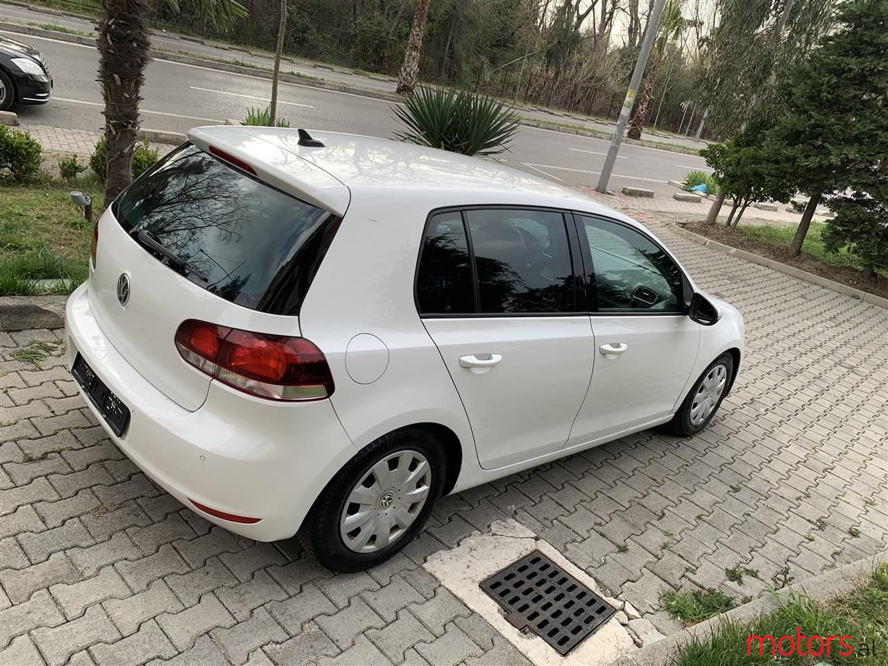 2009' Volkswagen Golf photo #6