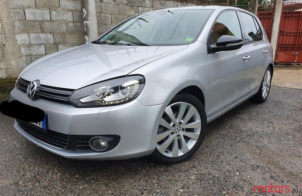 2011' Volkswagen Golf photo #1