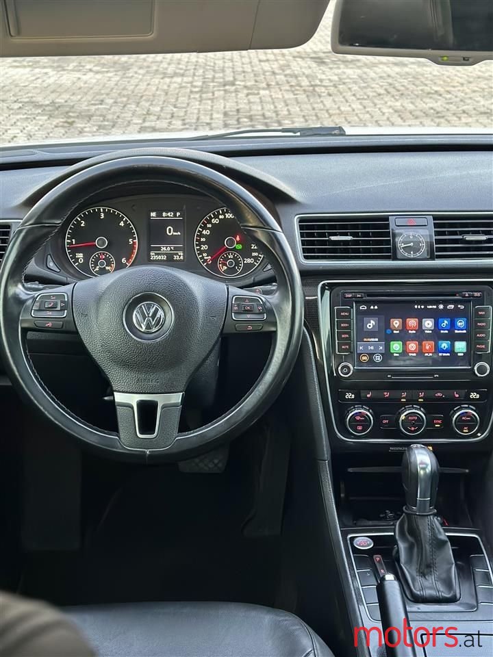 2012' Volkswagen Passat photo #4
