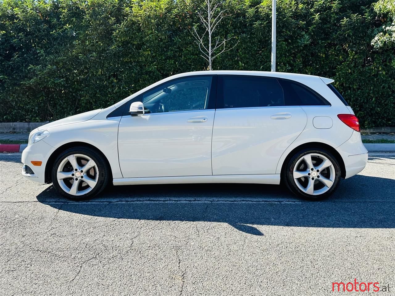 2015' Mercedes-Benz B 200 photo #2