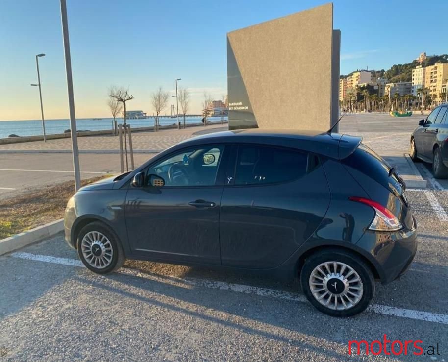 2014' Lancia Ypsilon photo #5