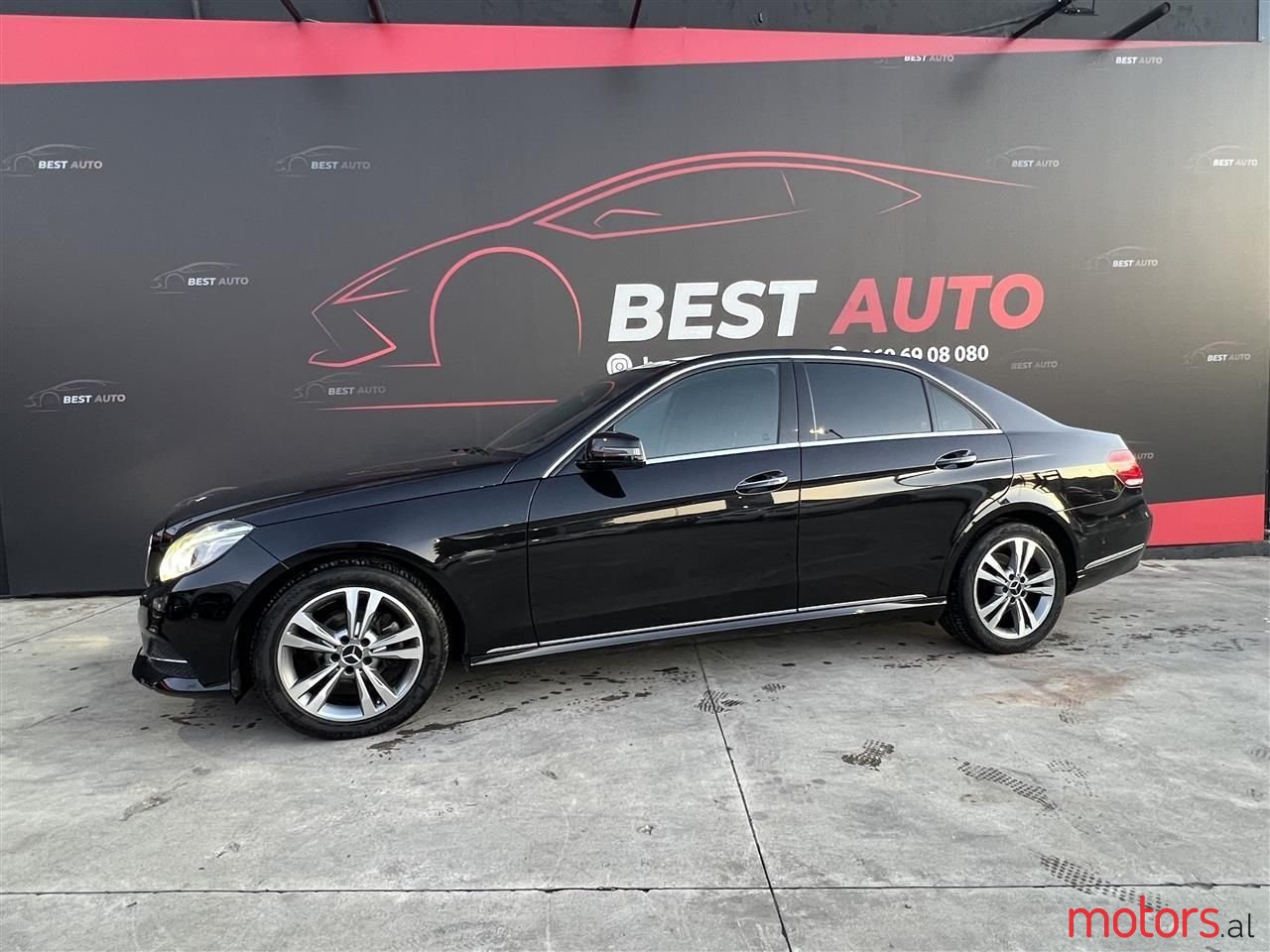 2013' Mercedes-Benz E 220 photo #1