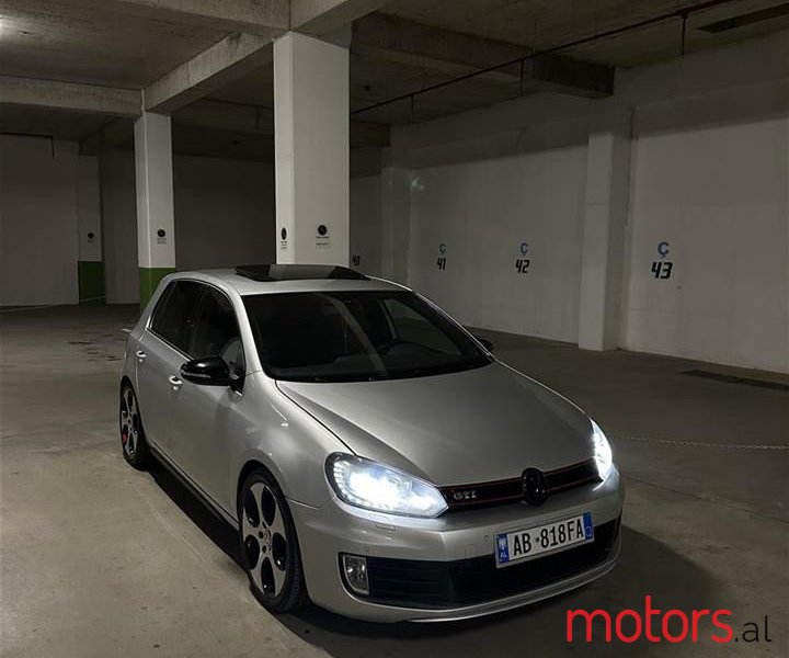 2011' Volkswagen Golf photo #2