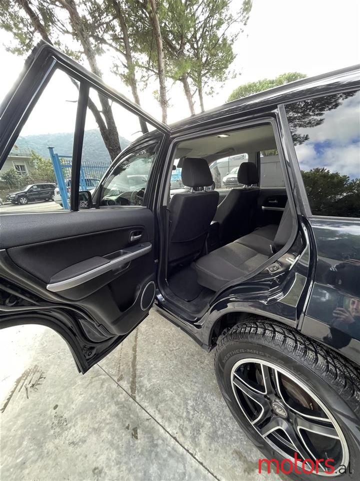 2010' Suzuki Grand Vitara photo #3