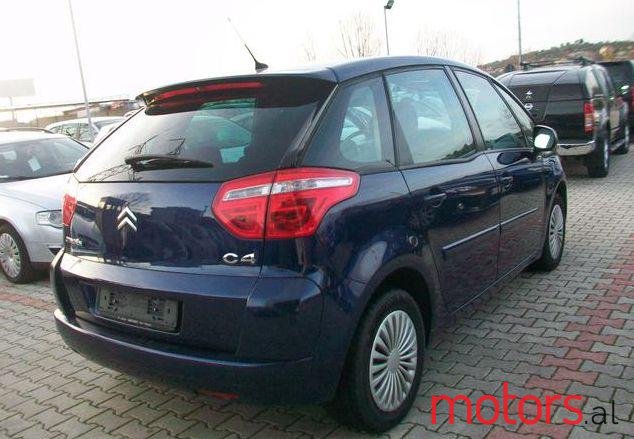 2008' Citroen C4 Picasso photo #2