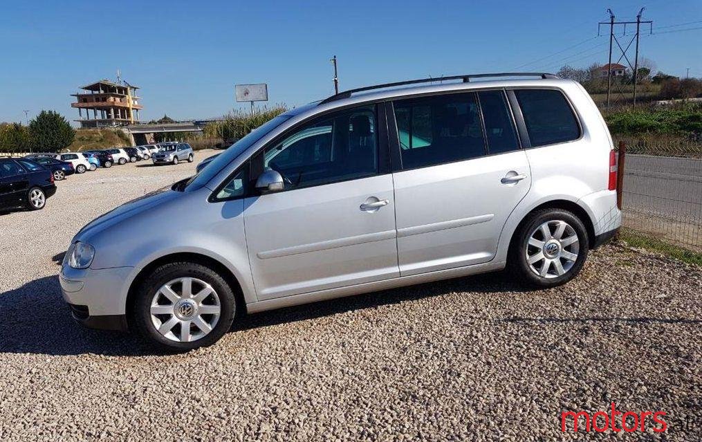 2005' Volkswagen Touran photo #2