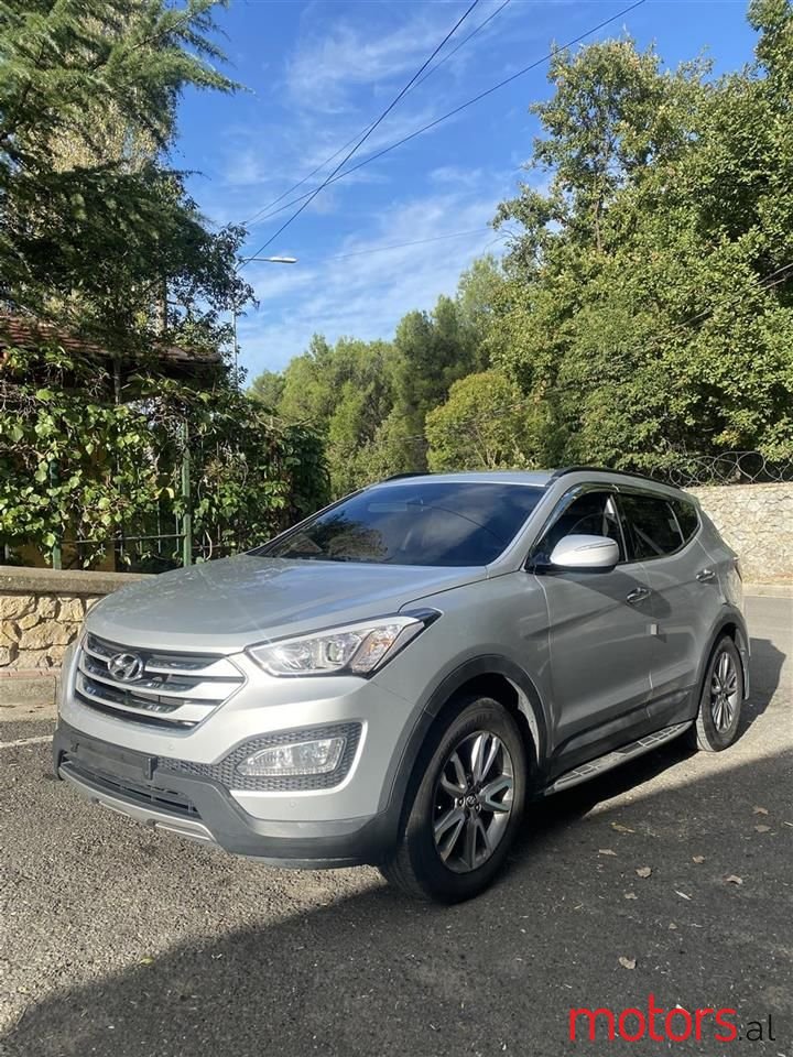 2013' Hyundai Santa Fe photo #3