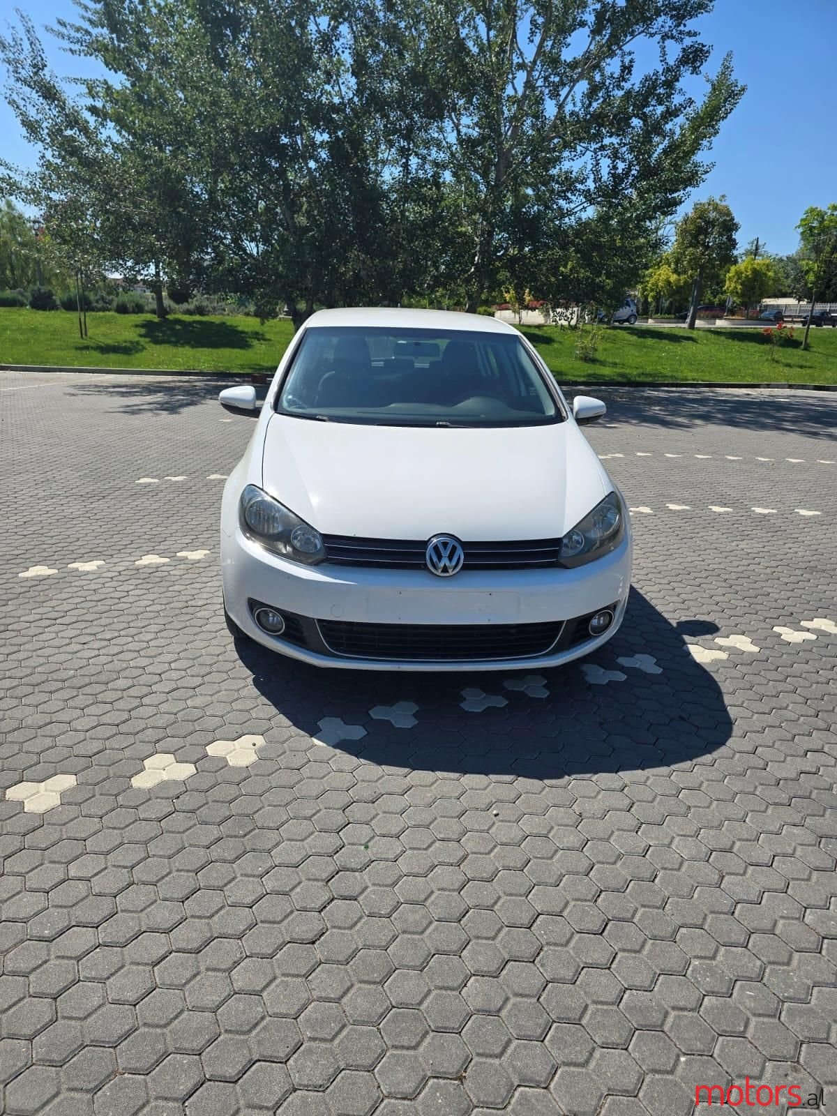 2010' Volkswagen Golf photo #2