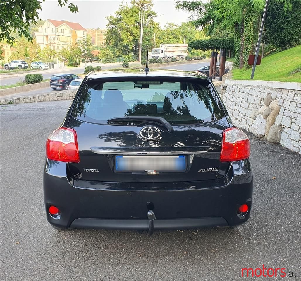 2011' Toyota Auris photo #6