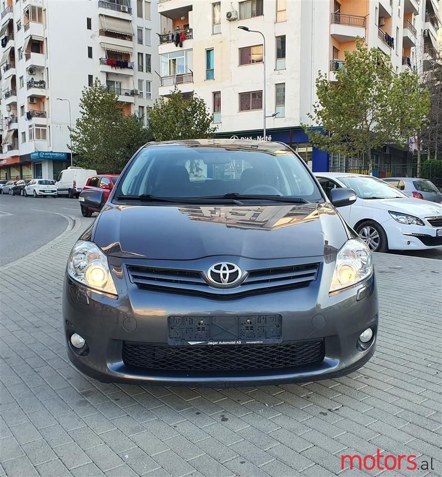 2010' Toyota Auris photo #3