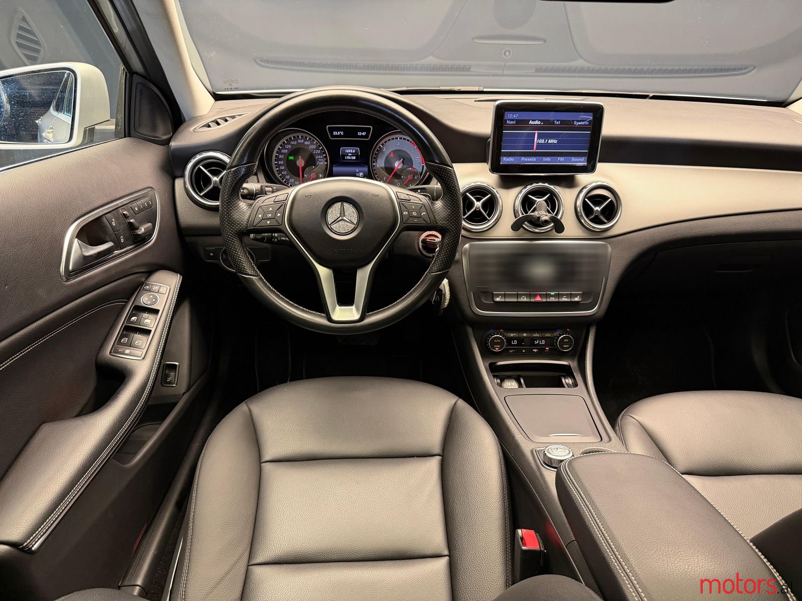 2015' Mercedes-Benz GLA 200 photo #2