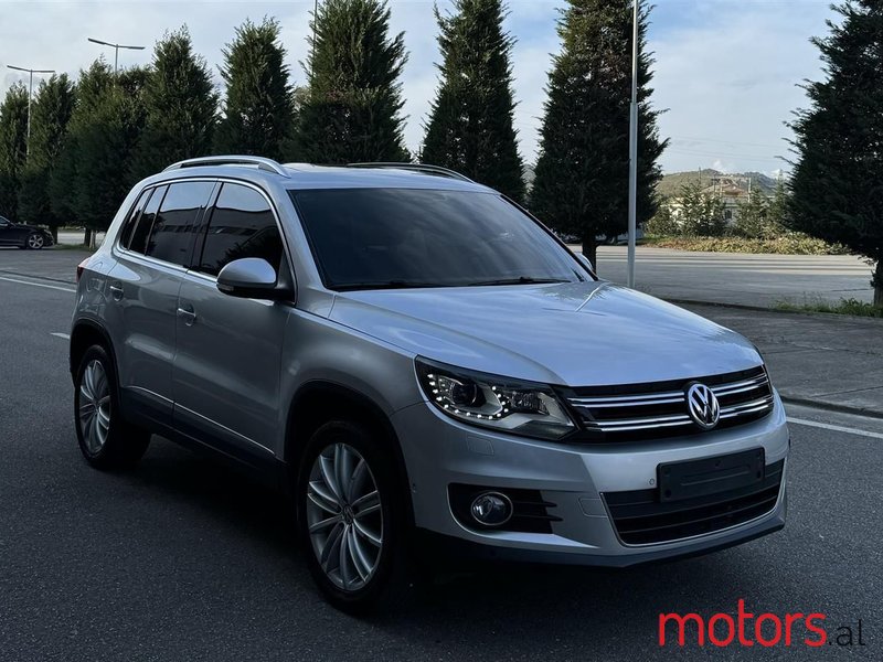 2012' Volkswagen Tiguan photo #1