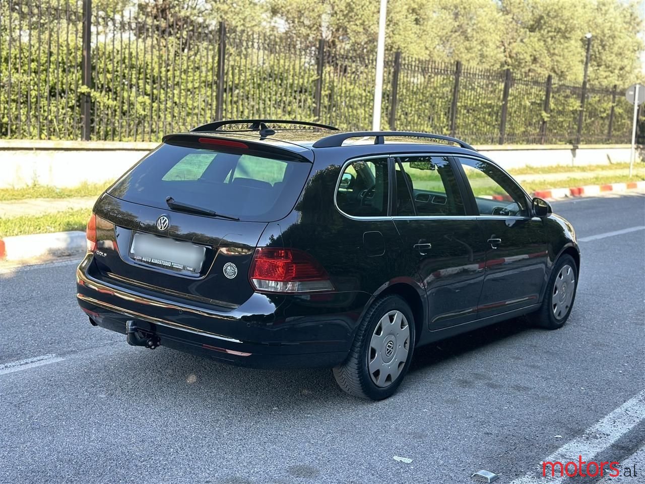 2011' Volkswagen Golf photo #3