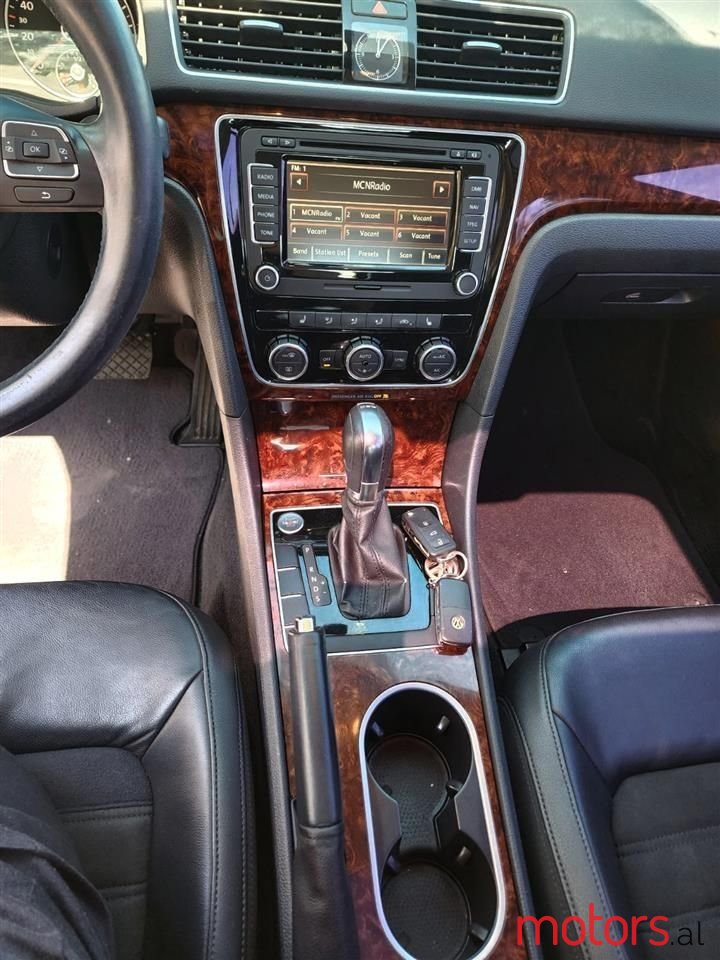 2014' Volkswagen Passat photo #4
