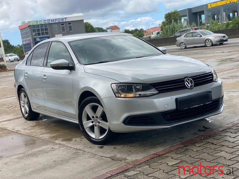 2011' Volkswagen Jetta photo #2