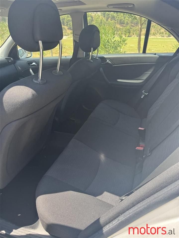 2004' Mercedes-Benz C 180 photo #2