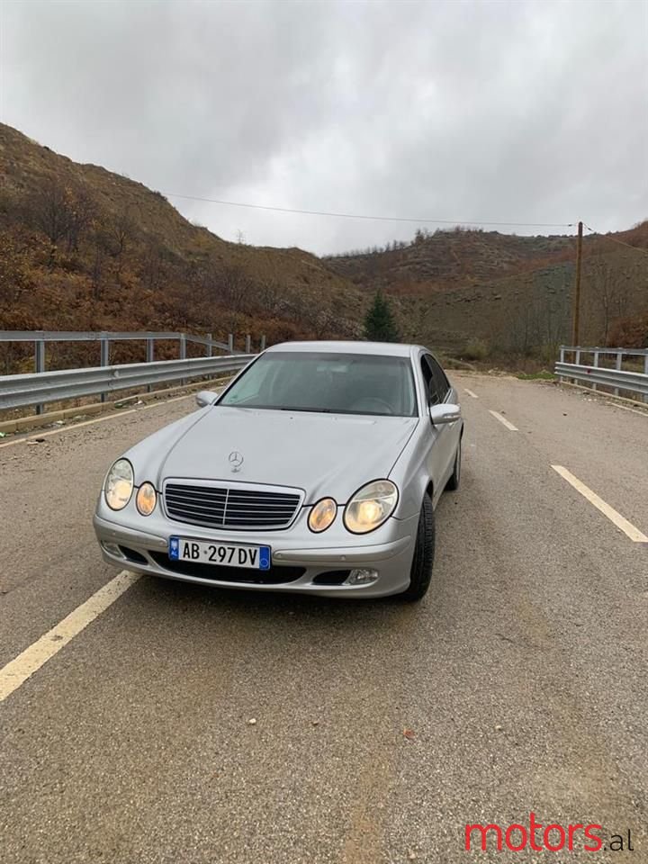 2005' Mercedes-Benz E 220 photo #4