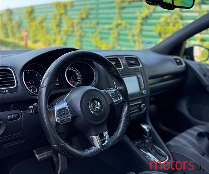 2011' Volkswagen Golf photo #5
