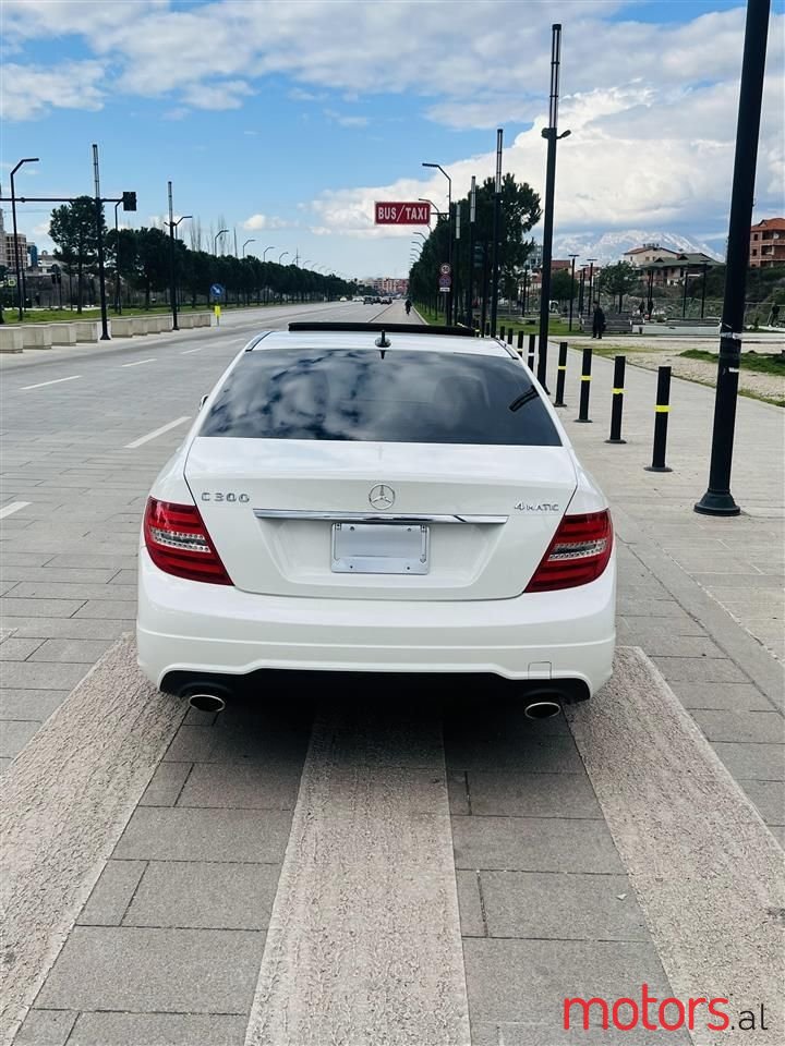 2012' Mercedes-Benz C 300 photo #3