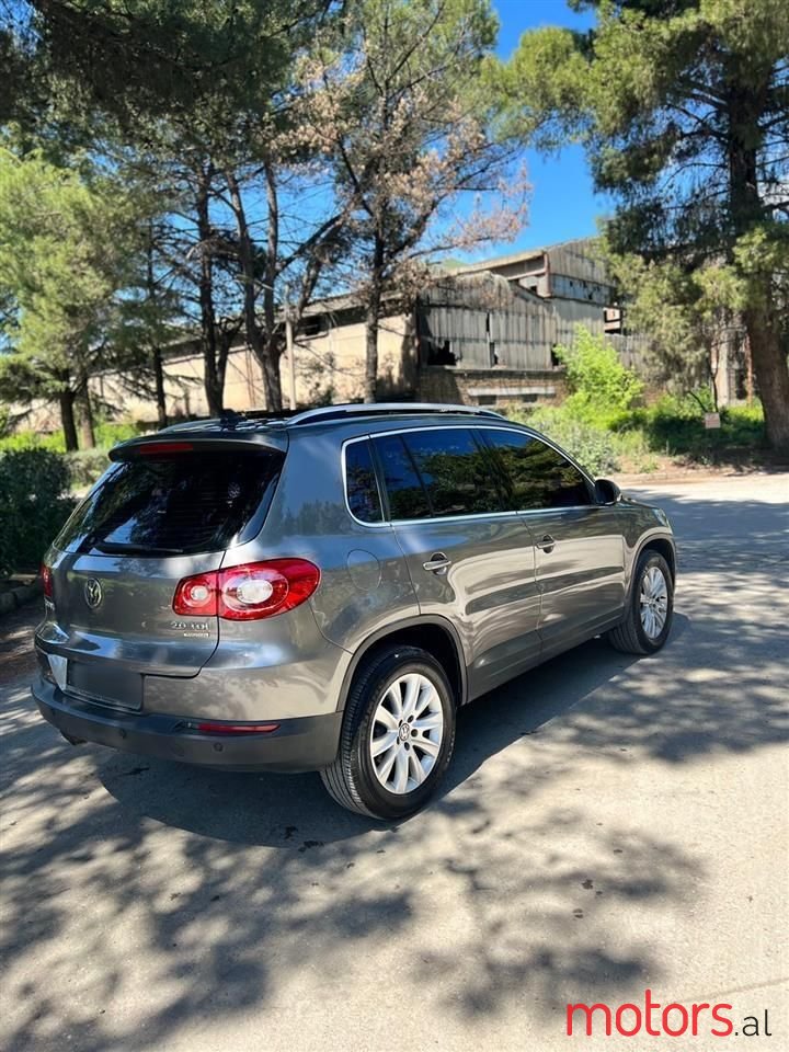 2010' Volkswagen Tiguan photo #5