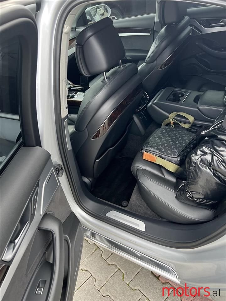 2011' Audi A8 photo #5