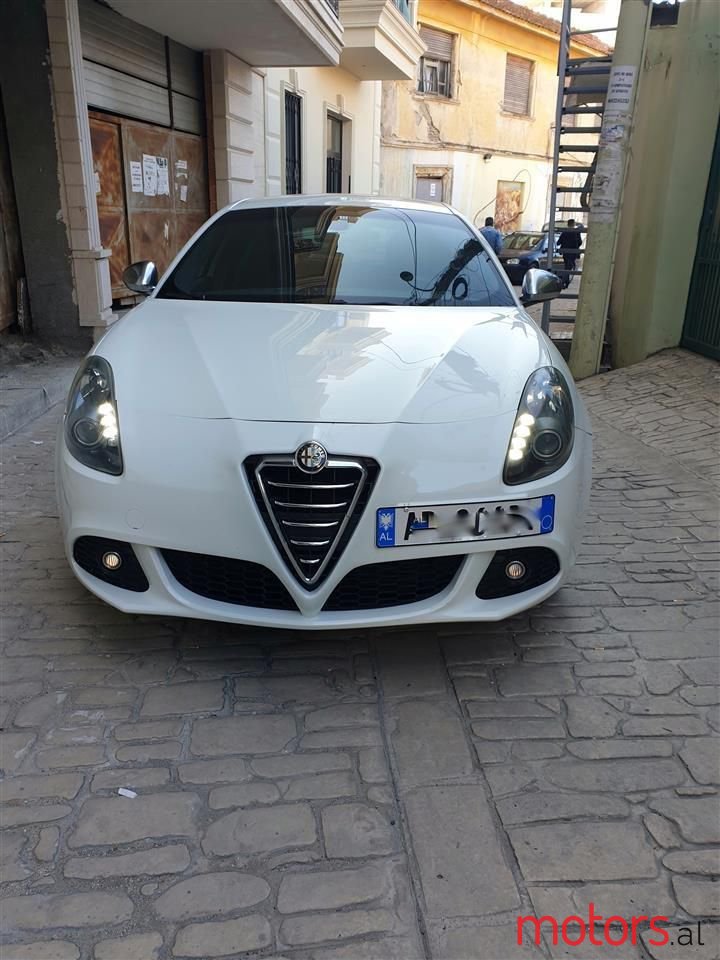 2012' Alfa Romeo Giulietta photo #5