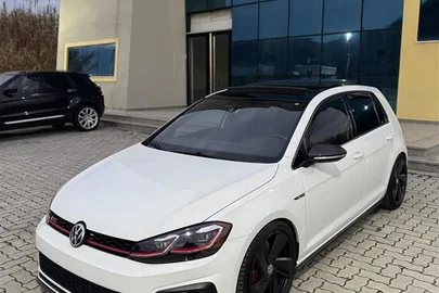 2019' Volkswagen Golf