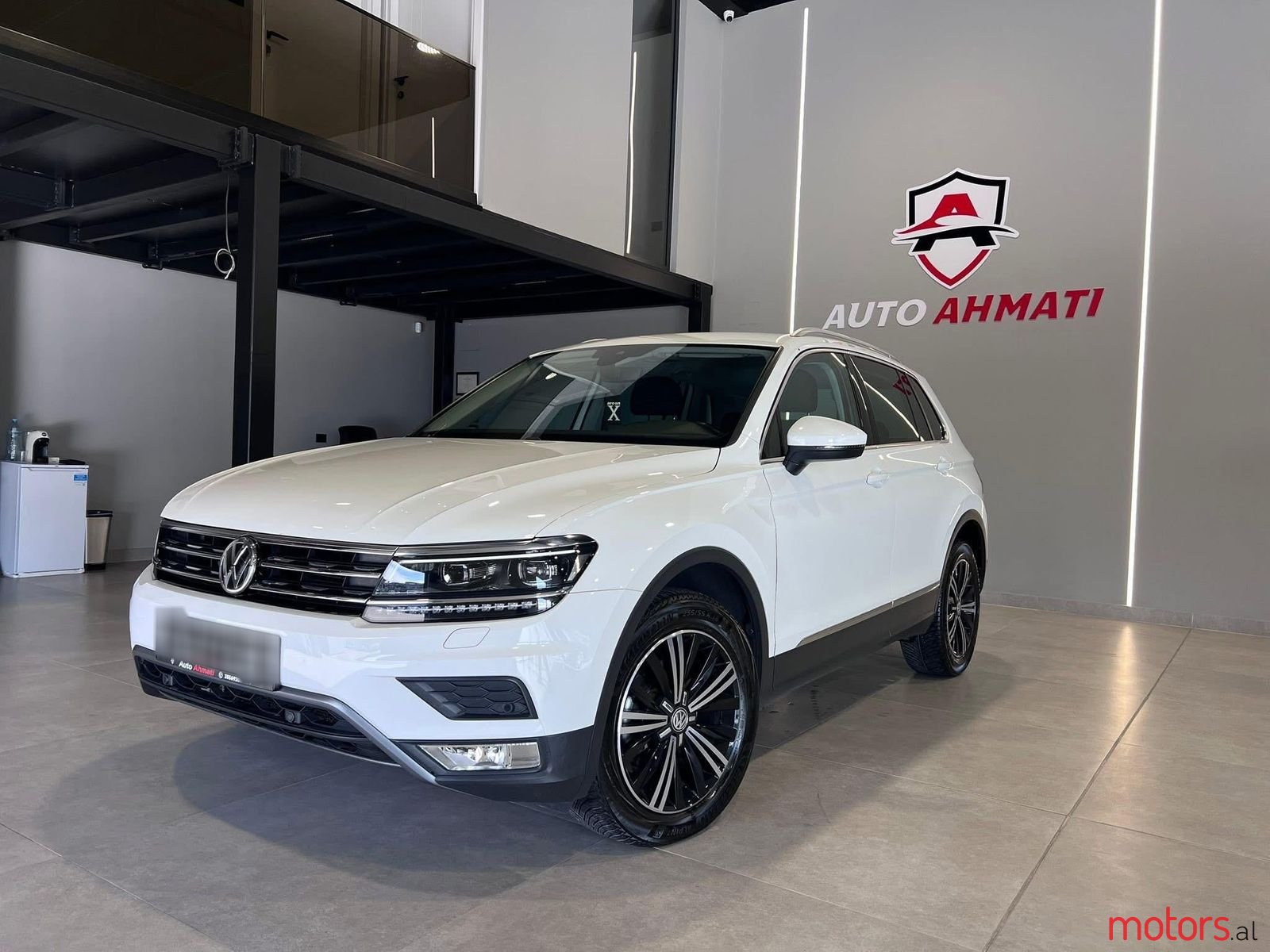 2017' Volkswagen Tiguan photo #4