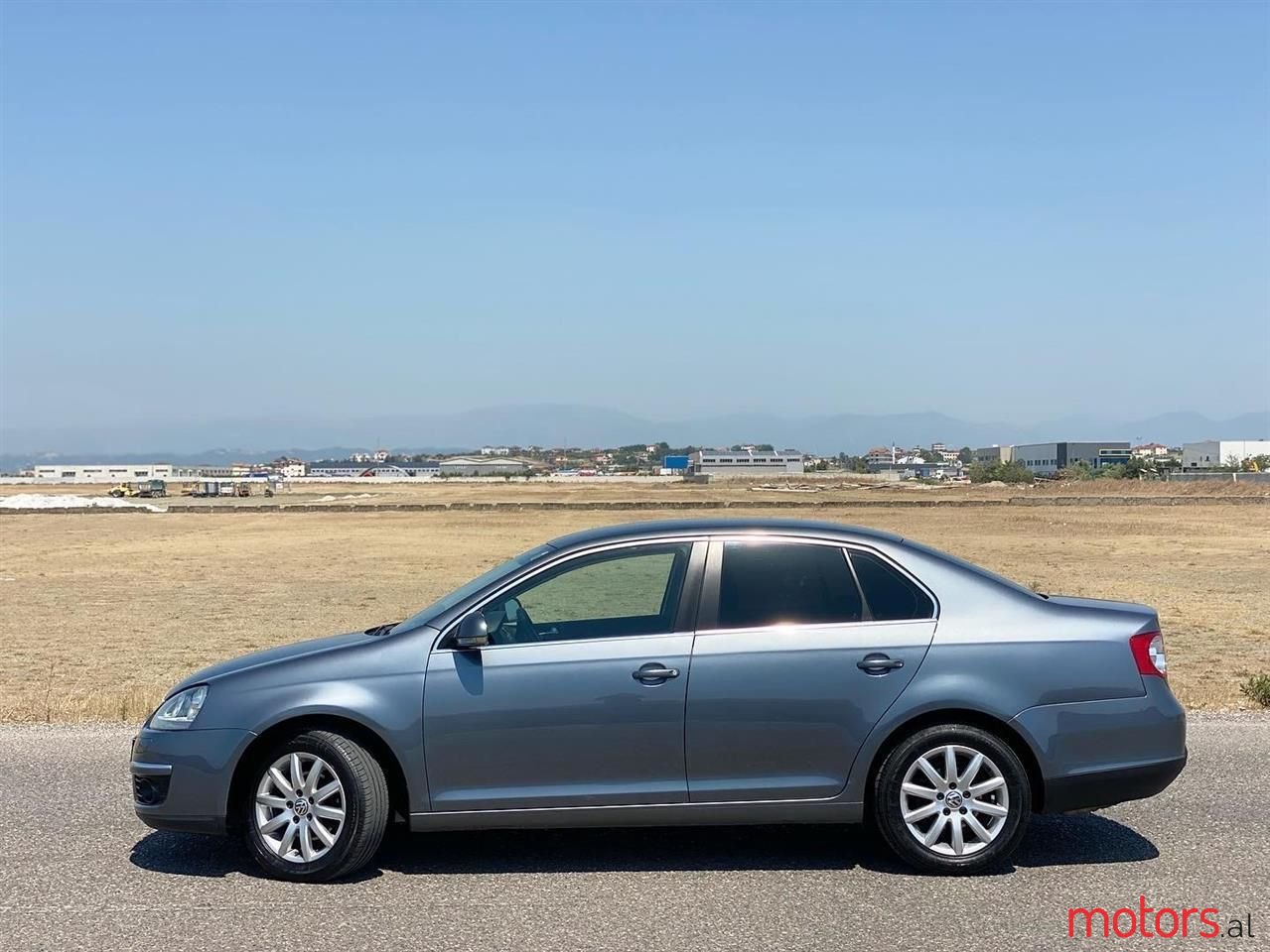 2009' Volkswagen Golf photo #3