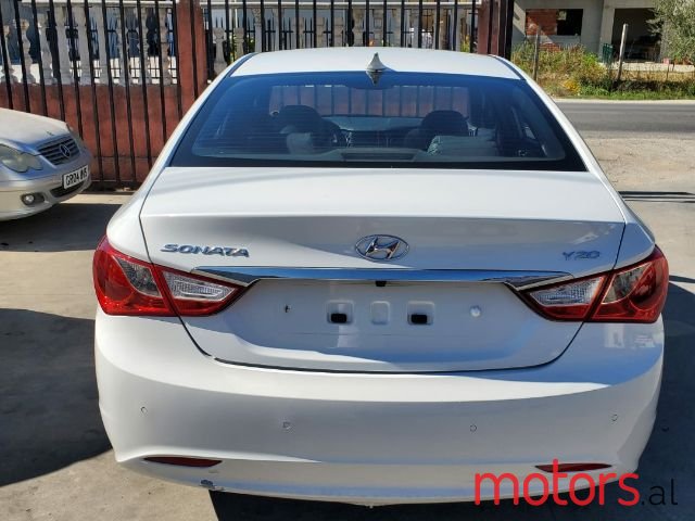 2010' Hyundai Sonata photo #4