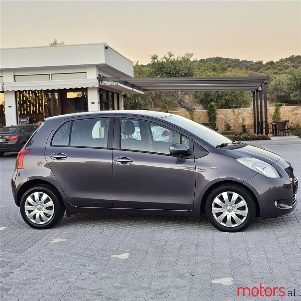 2008' Toyota Yaris photo #4