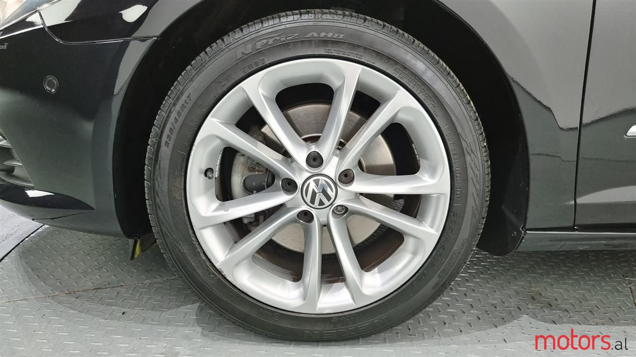 2012' Volkswagen photo #2