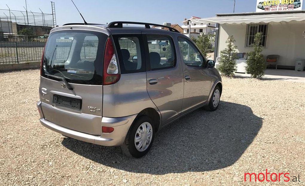 2004' Toyota Yaris photo #3