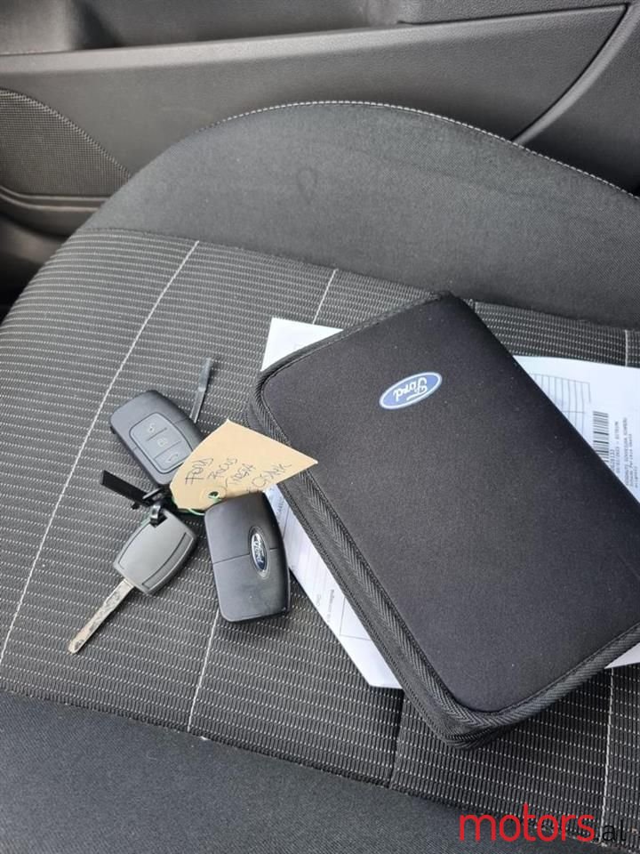 2010' Ford Focus photo #2