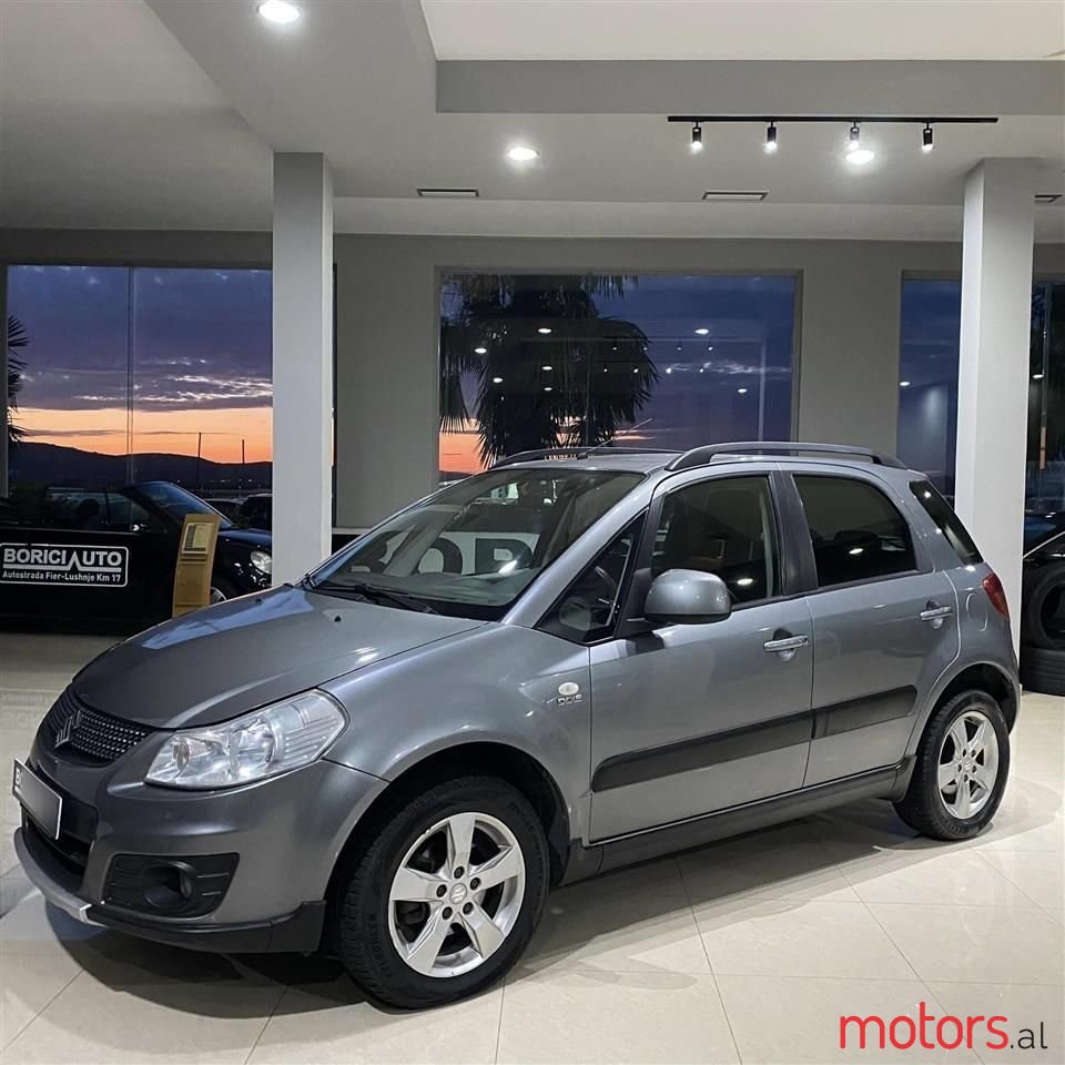 2012' Suzuki SX4 photo #1