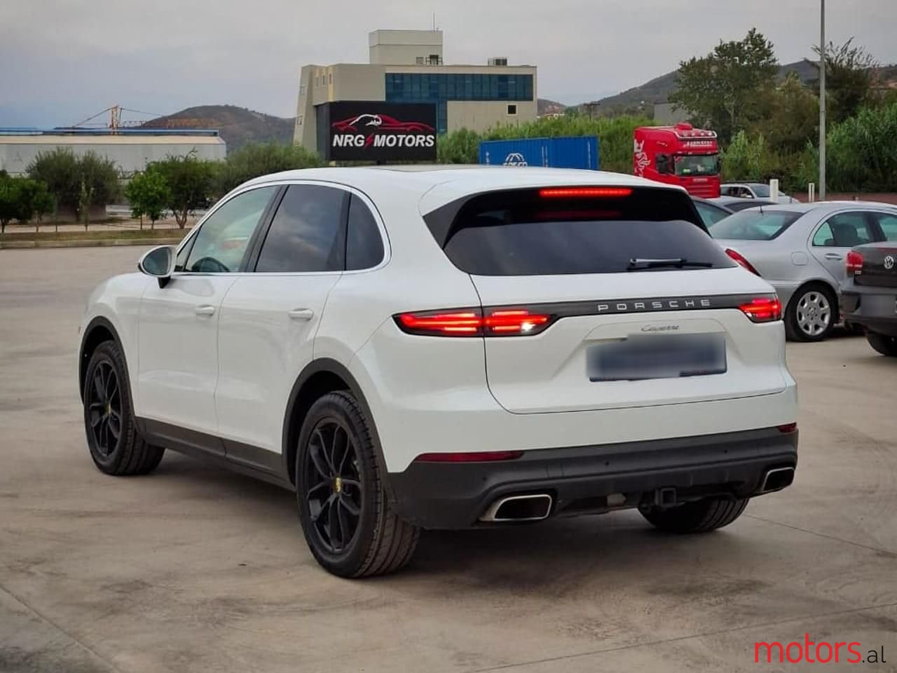 2019' Porsche Cayenne photo #2